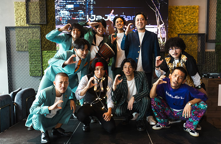 【毎週木曜20:00～】ホテルのバーが笑いに包まれる！お笑いライブ“ワラウ「漫才THURSDAY」ナイト”